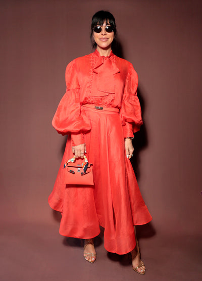 Modelo vestindo roupa