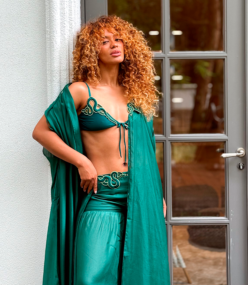Modelo vestindo roupa