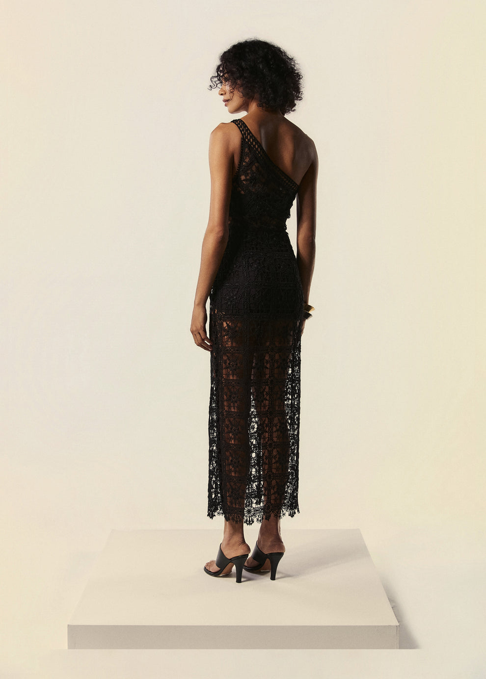 VESTIDO LONGO OMBRO SO CONSTELACAO