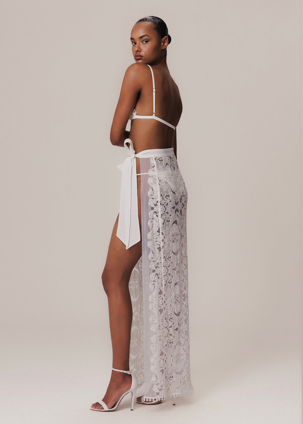 OFF WHITE