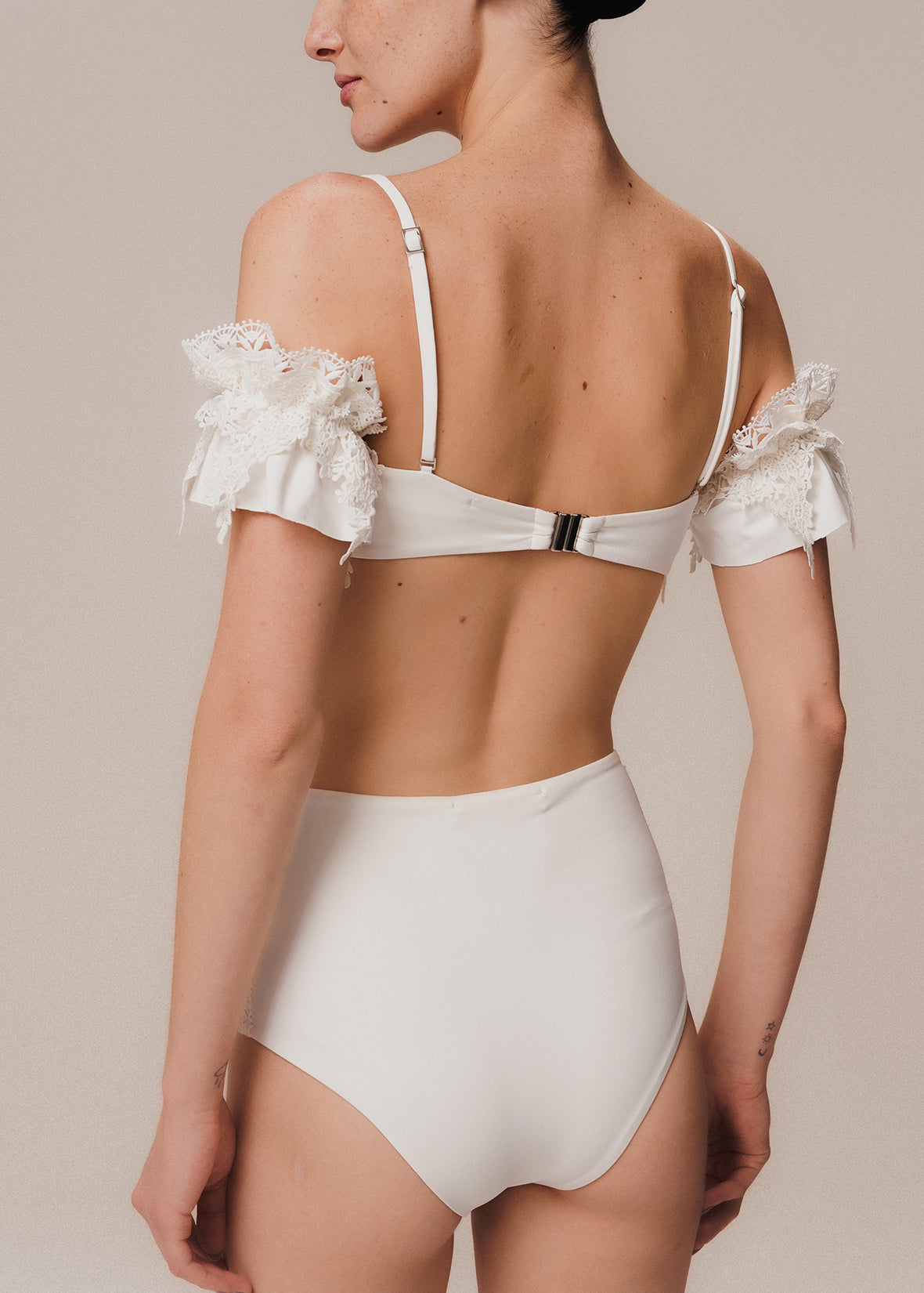 OFF WHITE