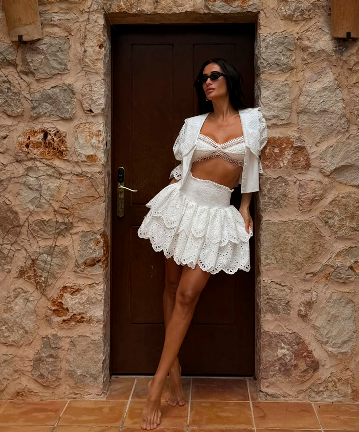 Modelo vestindo roupa