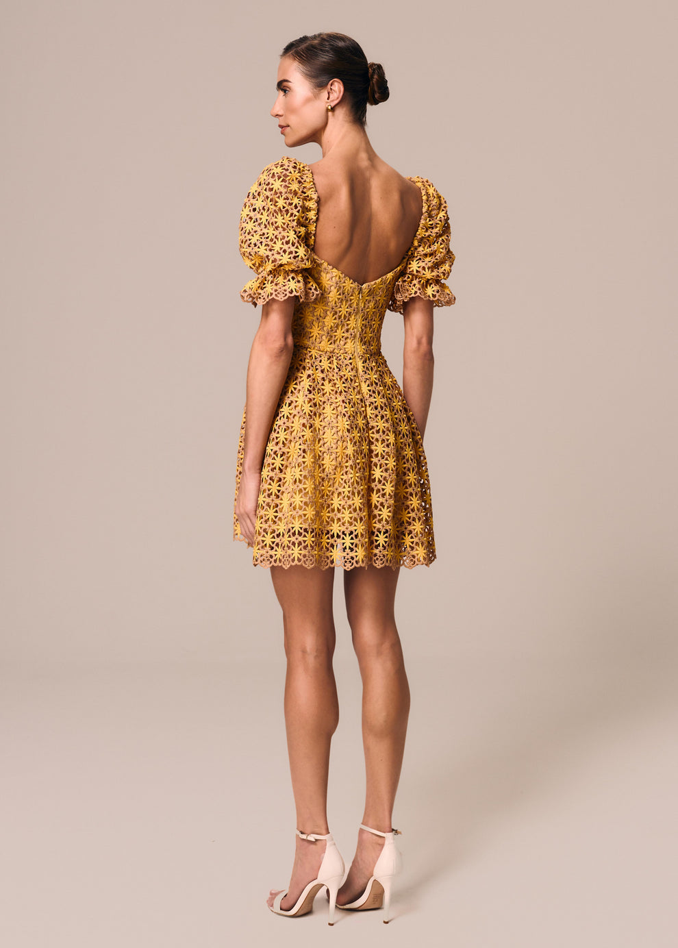 VESTIDO CURTO MANGA BALONE CASA