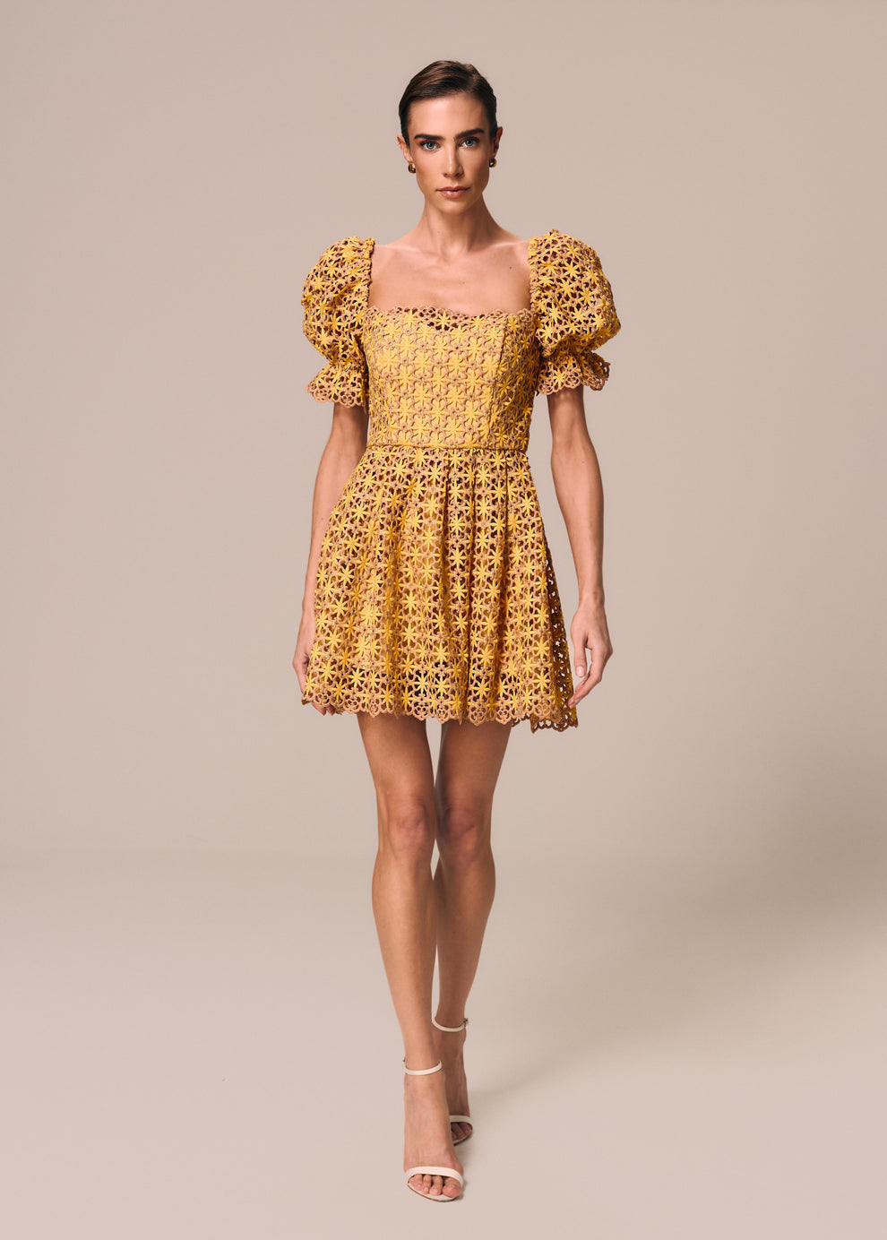 VESTIDO CURTO MANGA BALONE CASA
