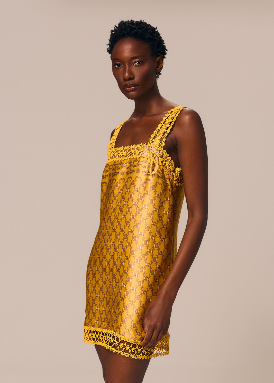 VESTIDO CURTO SOL