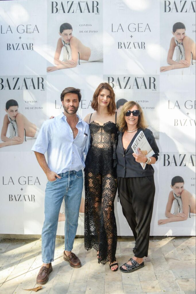 A modelo Isabelli Fontana prestigia a inauguração de Casa La Gea. Na foto, posa ao lado de Iran Costa, idealizador da marca e Patrícia Carta, diretora da edição brasileira da revista Harper's Bazaar.